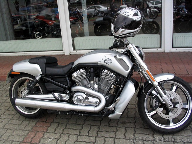 Pierwszy motocykl który wybrałem na przejażdżkę to Harley Davidson V-Rod Muscle ...