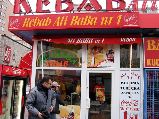 Kebab Ali Baba nadal funkcjonuje po okresie letnim. Nie ma tylko ogródka i parasola:(